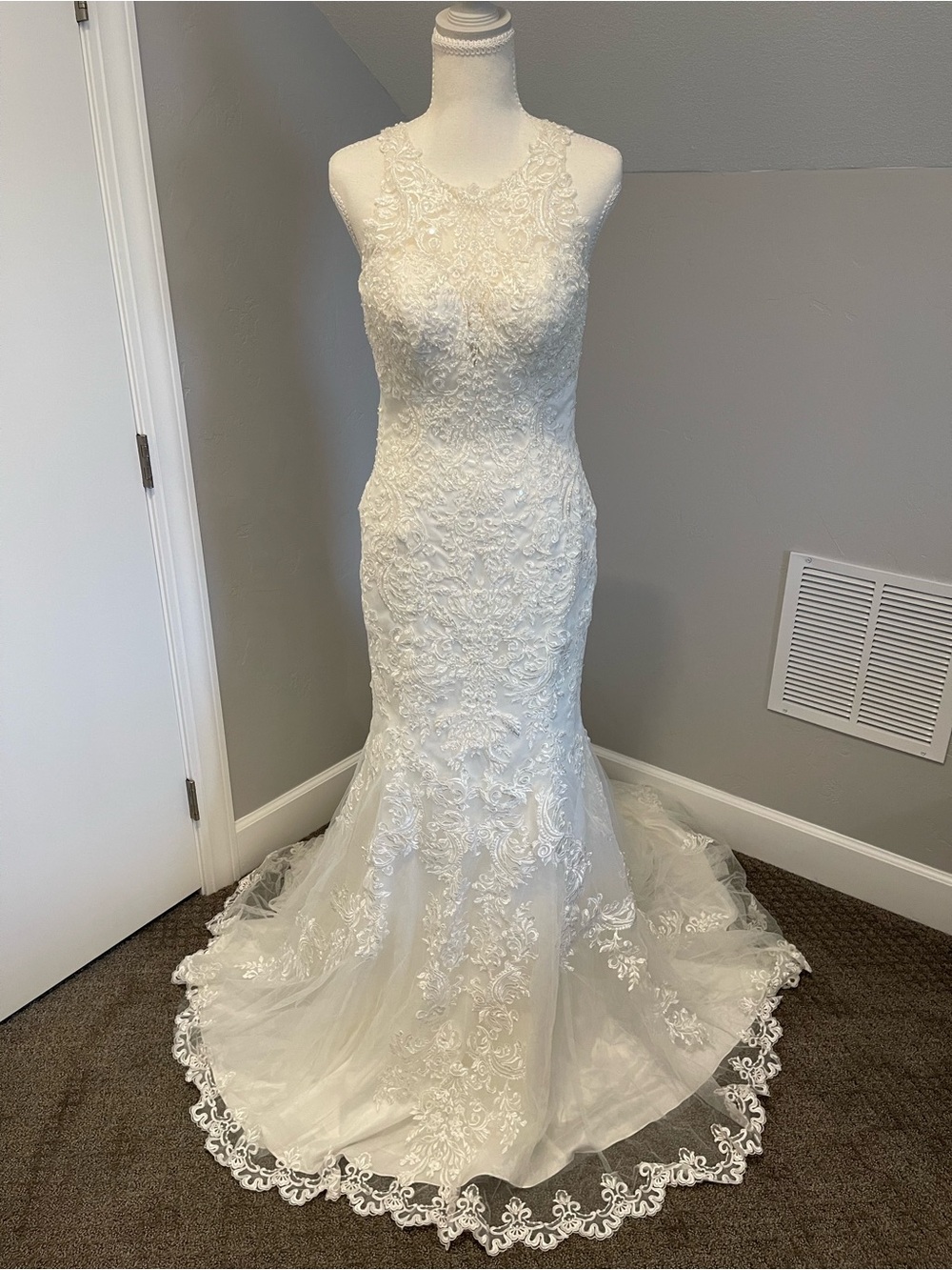 Wedding dress! Brand new Kenneth Winston wedding dress! It’s a size 8 in ivory! - Picture 2 of 16